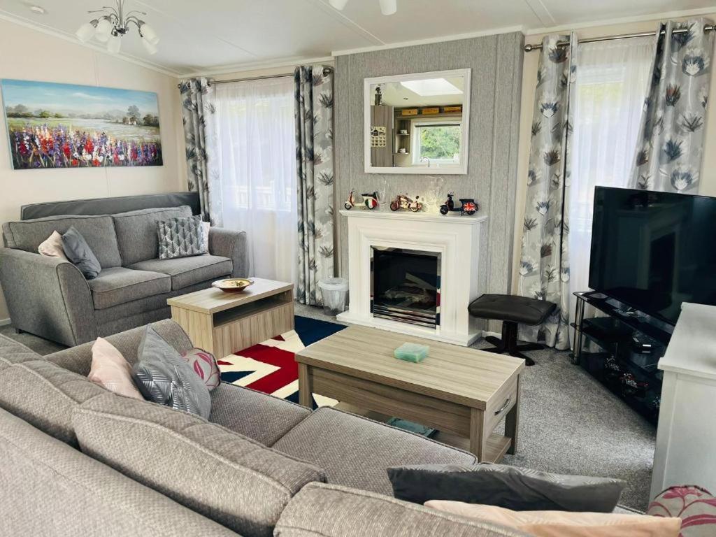 Ashworth Lodge With Hot Tub Barmby on the Moor Habitación foto
