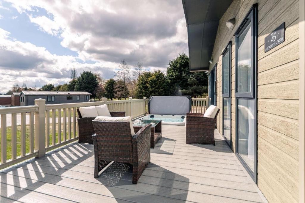 Ashworth Lodge With Hot Tub Barmby on the Moor Habitación foto