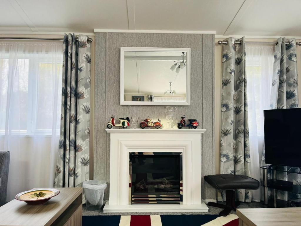 Ashworth Lodge With Hot Tub Barmby on the Moor Habitación foto